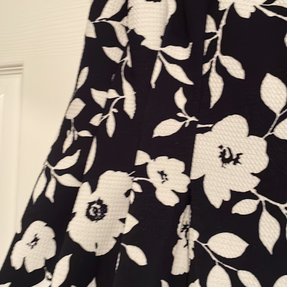 Black and white floral dress - Picture 5 of 7